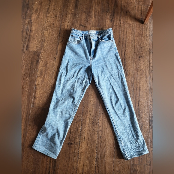 Abercrombie & Fitch Ultra High Rise 90's Straight Jean - Picture 2 of 3